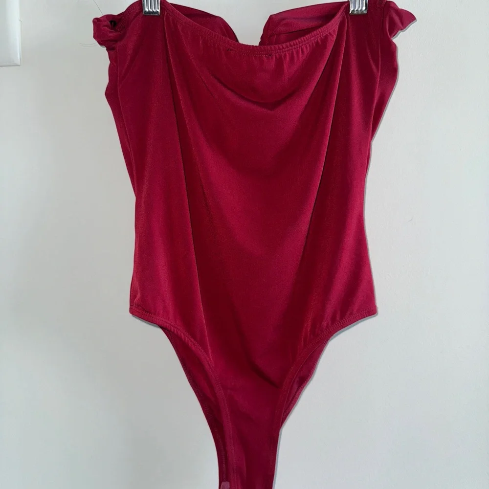 Red Strapless Sweetheart Bodysuit ♥️ Padded Cups, Soft Stretch Material - Picture 3 of 5